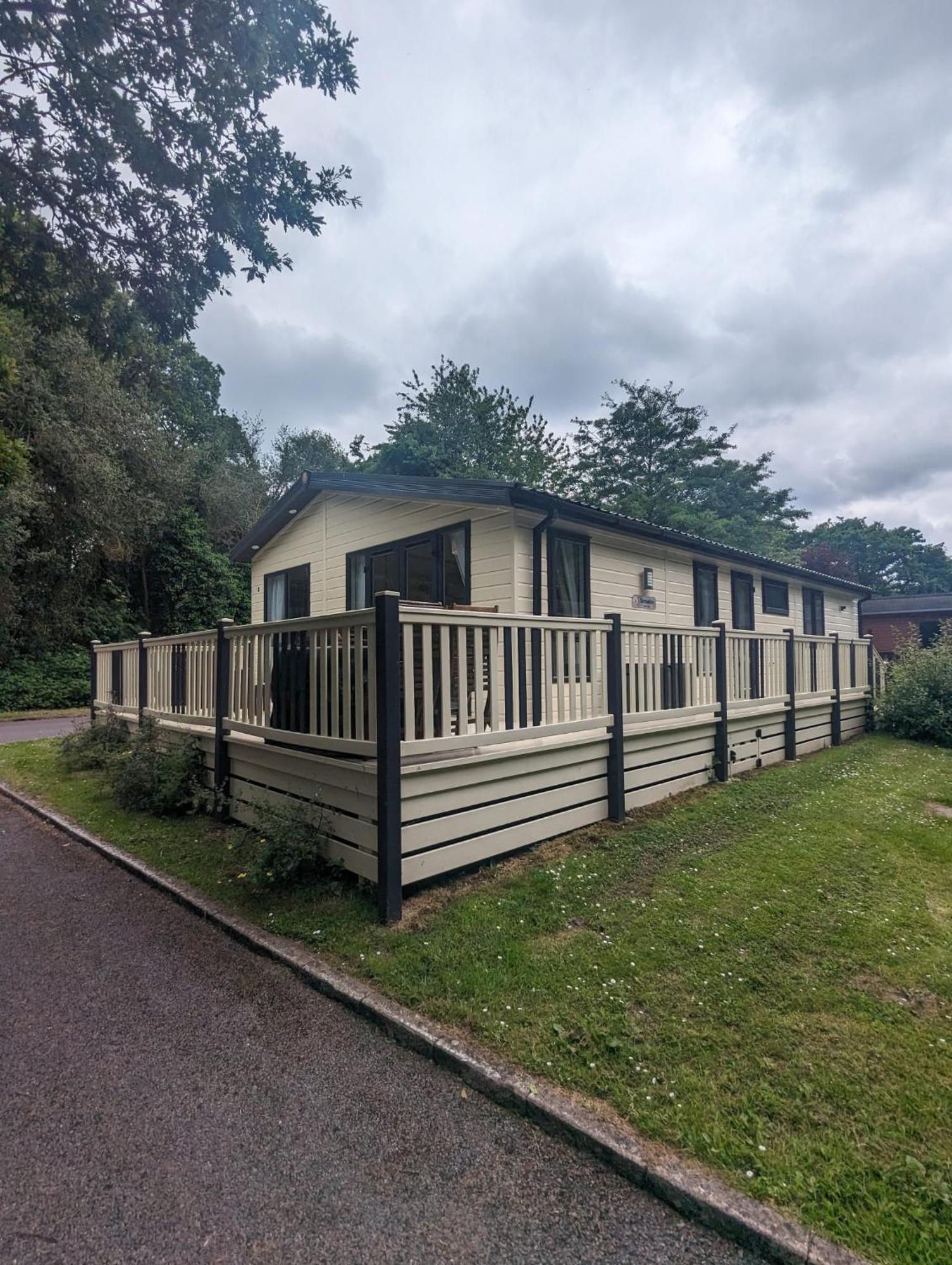 מילפורד און סי Luxury Stunning Sensation Lodge On 5 Star Shorefield Country Park New Forest Entertainment And Leisure Passes Included מראה חיצוני תמונה